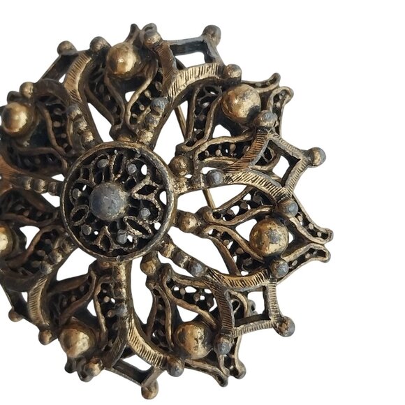 Vintage Hedy Ornate Antique Gold Tone Filigree Brooch Pin - Picture 5 of 7